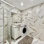 Paulmarie In * אדחה